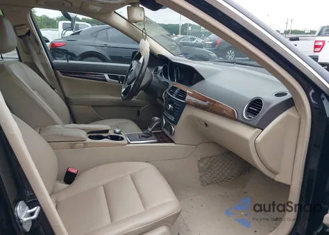 2014 Mercedes-Benz C 300 Sport 4Matic из США, поврежденный, VIN WDDGF8AB2EA937676